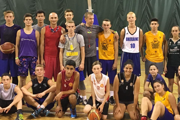 Баскетбольний клуб "Hapoel" Menashe запрошує до тренувального кемпу під Києвом