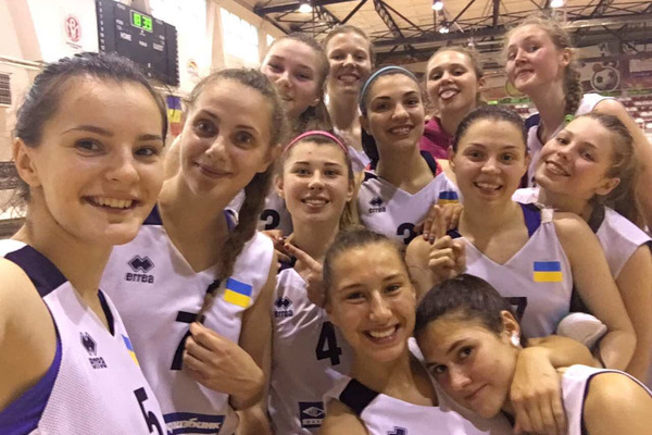Жіноча молодіжна збірна України вирушила на матчі в Литву