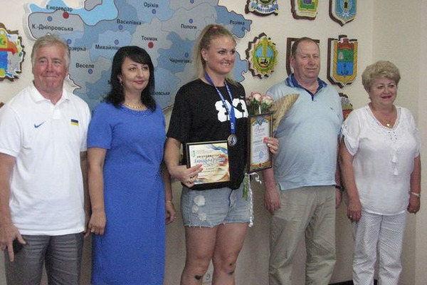 У Запорізькій облдержадміністрації вітали призерку чемпіонату світу Зарицьку