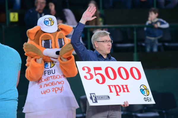  25 тисяч гривень може виграти глядач на матчі Будівельник – Цмокі