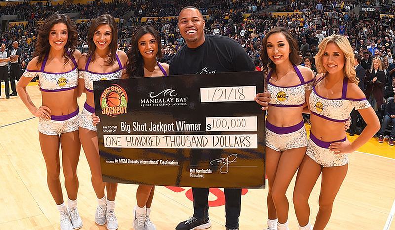 Уболівальник НБА виграв $100 000 одним влучанням: відео