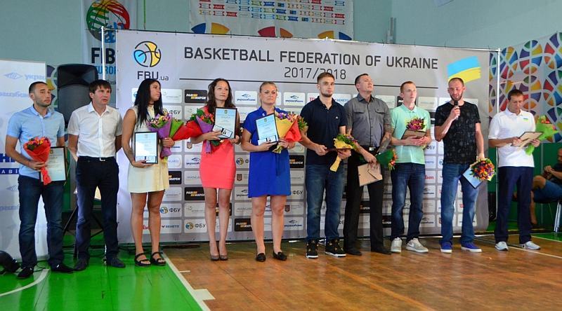 Гравці збірних з баскетболу 3х3 отримали стипендії Президента України