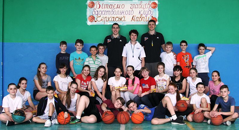 Фіналісти чемпіонату України завітали до школярів