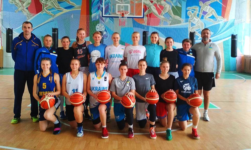 Жіноча збірна України U-18: гаряча підготовка у холодних Карпатах