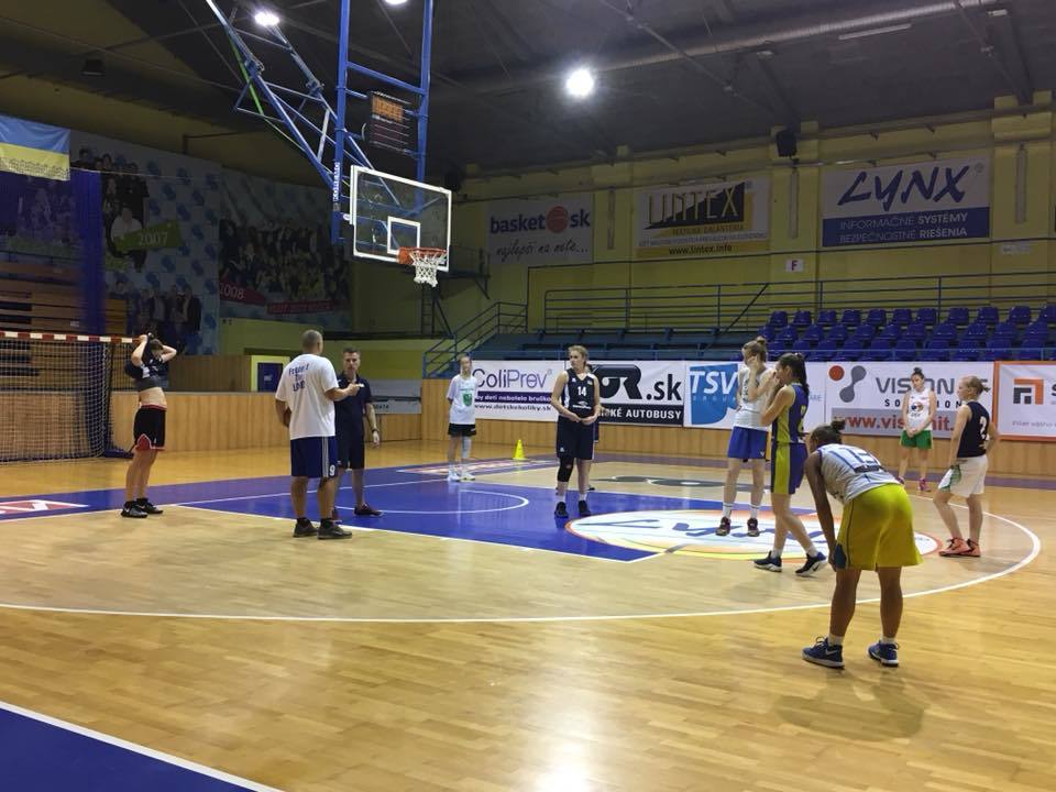 Жіноча збірна України U-16: ранкове тренування у день матчу