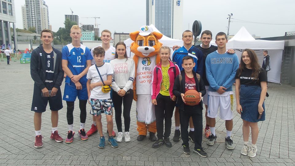 Федерація баскетболу України відсвяткувала День фізкультури та спорту