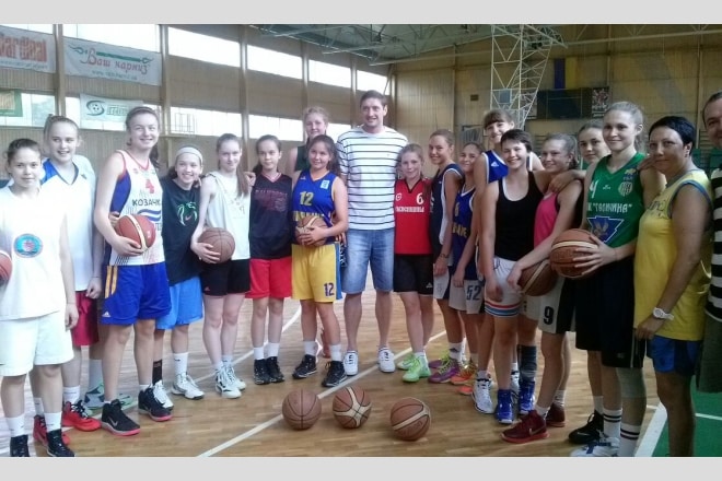 Сергій Ліщук завітав на тренування жіночої збірної України U16 напередодні її виїзду на Міжнародний турнір до Польщі