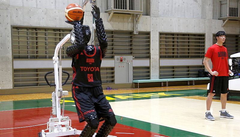 У Японії вдосконалили робота-баскетболіста: відео