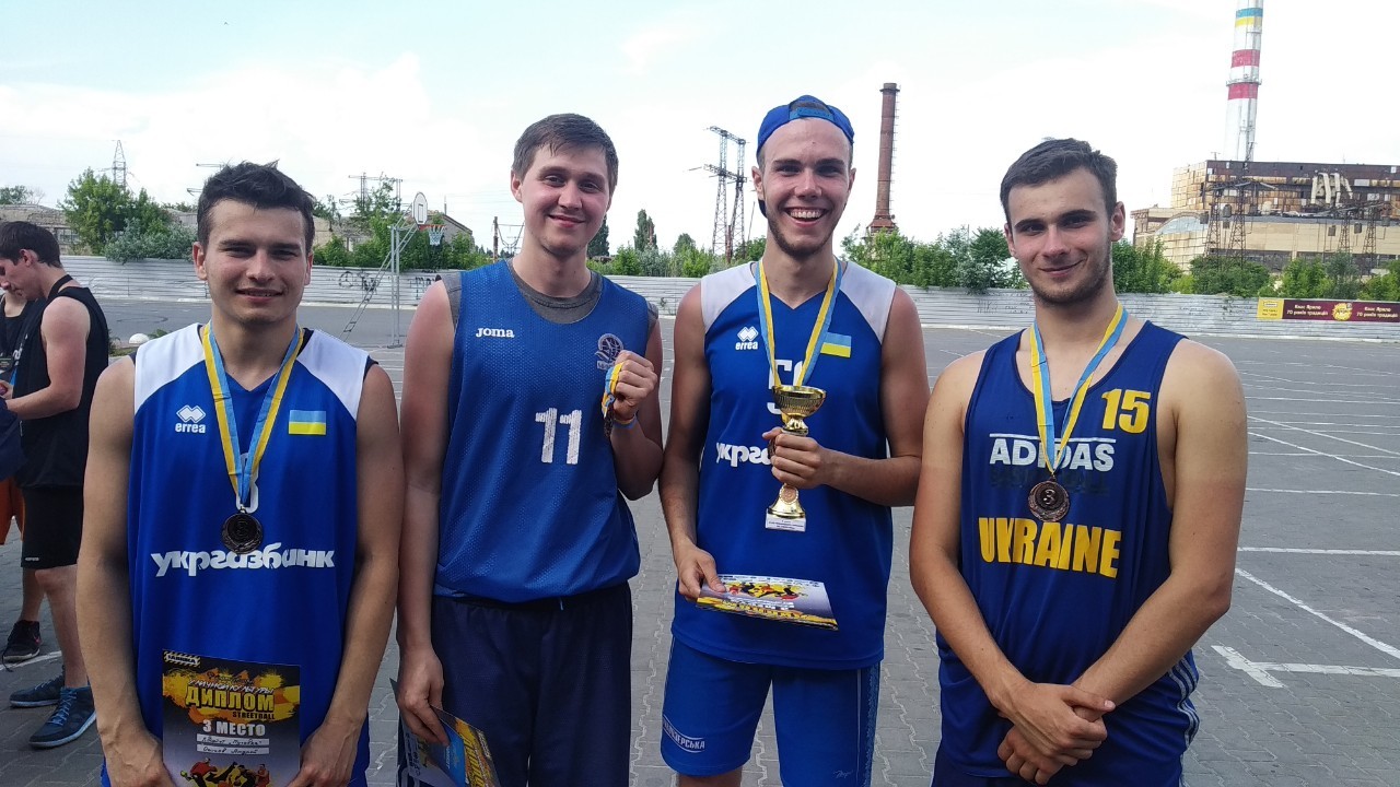 В Херсоне отбирали участников в чемпионат Украины по стритболу