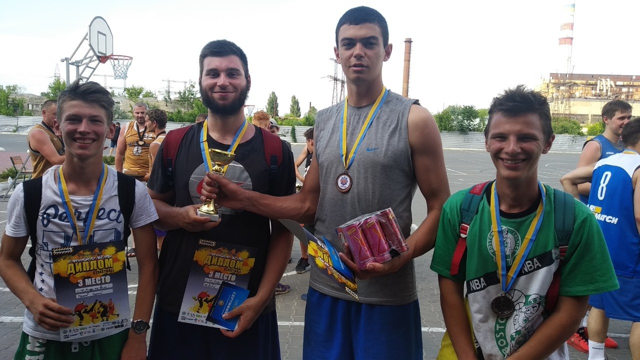 В Херсоне отбирали участников в чемпионат Украины по стритболу
