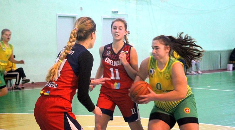 Команди дівчат зіграли стартові матчі сезону ВЮБЛ в Переяславі