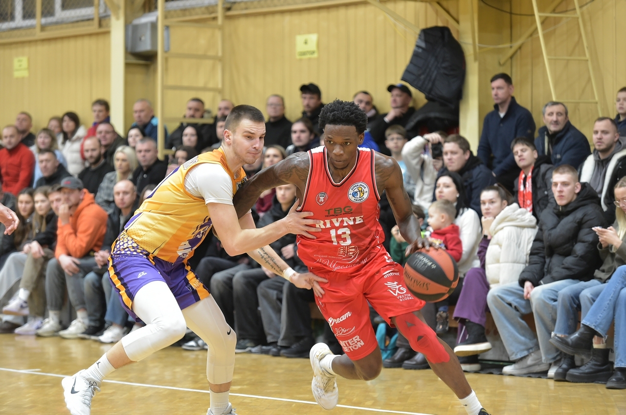 Рівне в клатчі обіграло Старий Луцьк