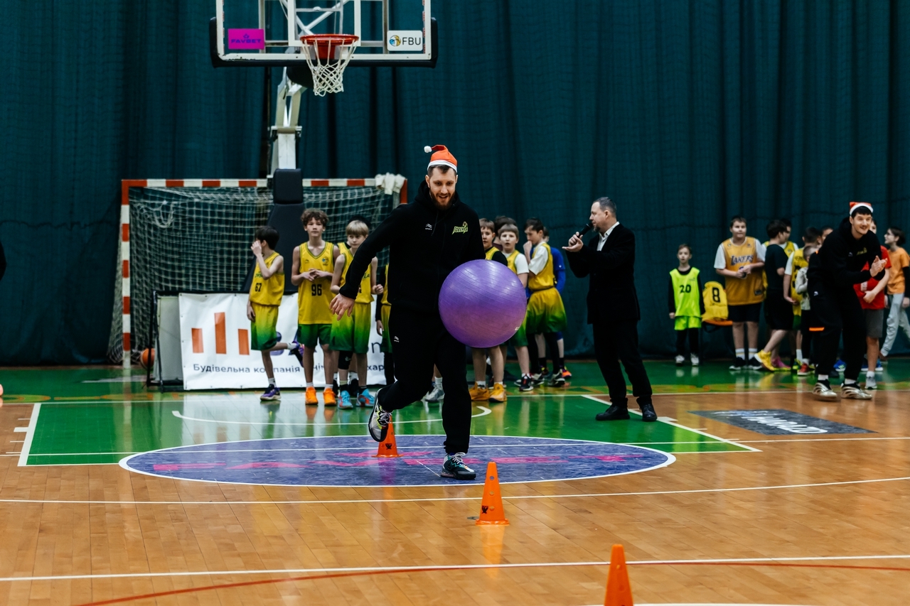 Академія БК Говерла провела свої щорічні традиційні новорічні естафети