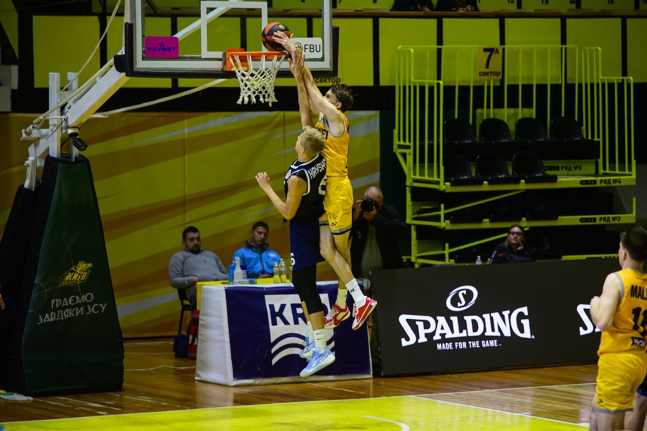 Новорічні хайлайти: топ-10 данків першої половини сезону Суперліги