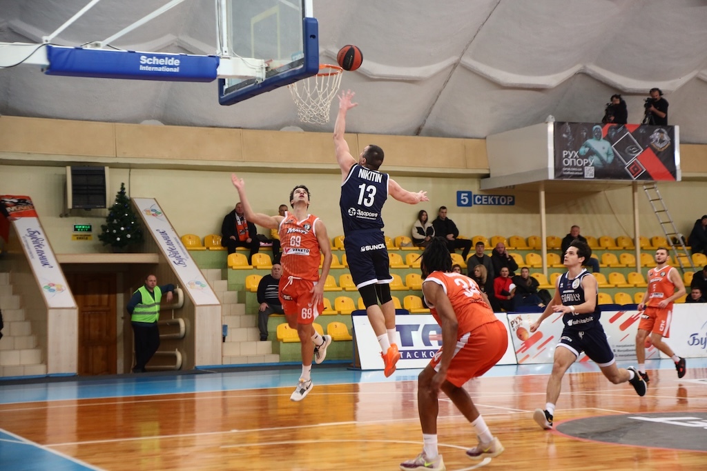 Харківські Соколи впевнено перемогли Черкаських Мавп