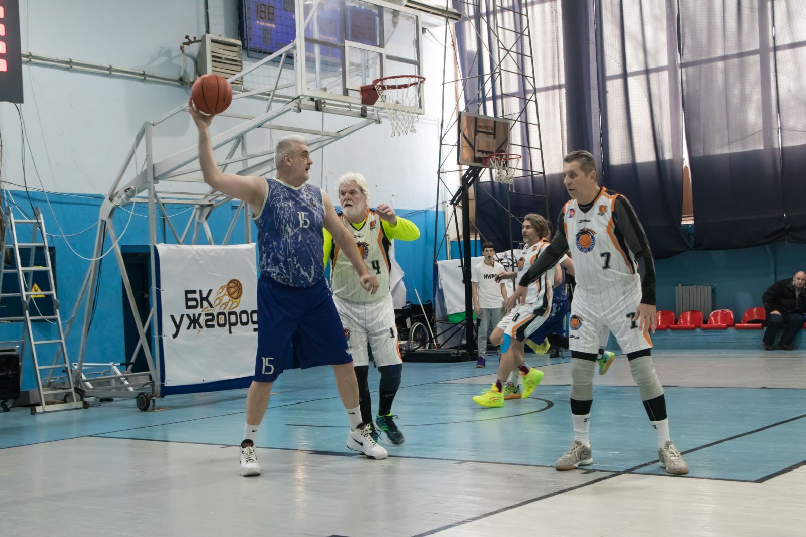 В Ужгороді відбувся відкритий Кубок міста з баскетболу серед ветеранів