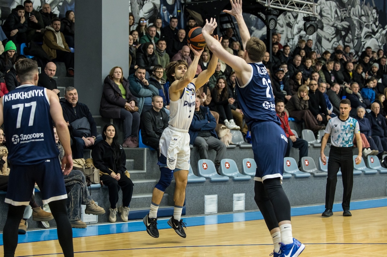 Матч Дніпро — Харківські Соколи перенесено через тривалу повітряну тривогу 