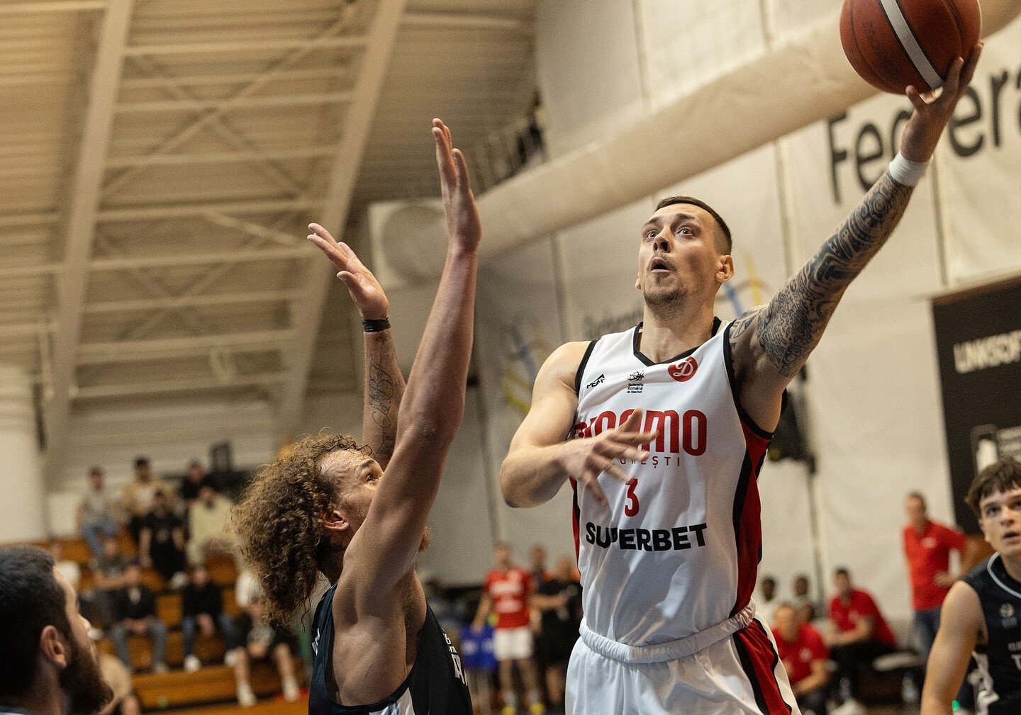 Українці за кордоном: у Боброва 7 очок, Михайлюк зіграв 30 хвилин в НБА