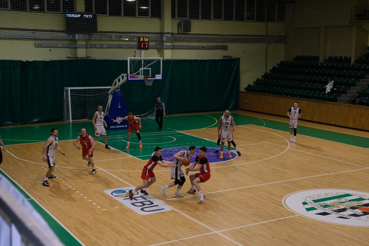 Самбір вдома поступився Хмельницькому: фотогалерея