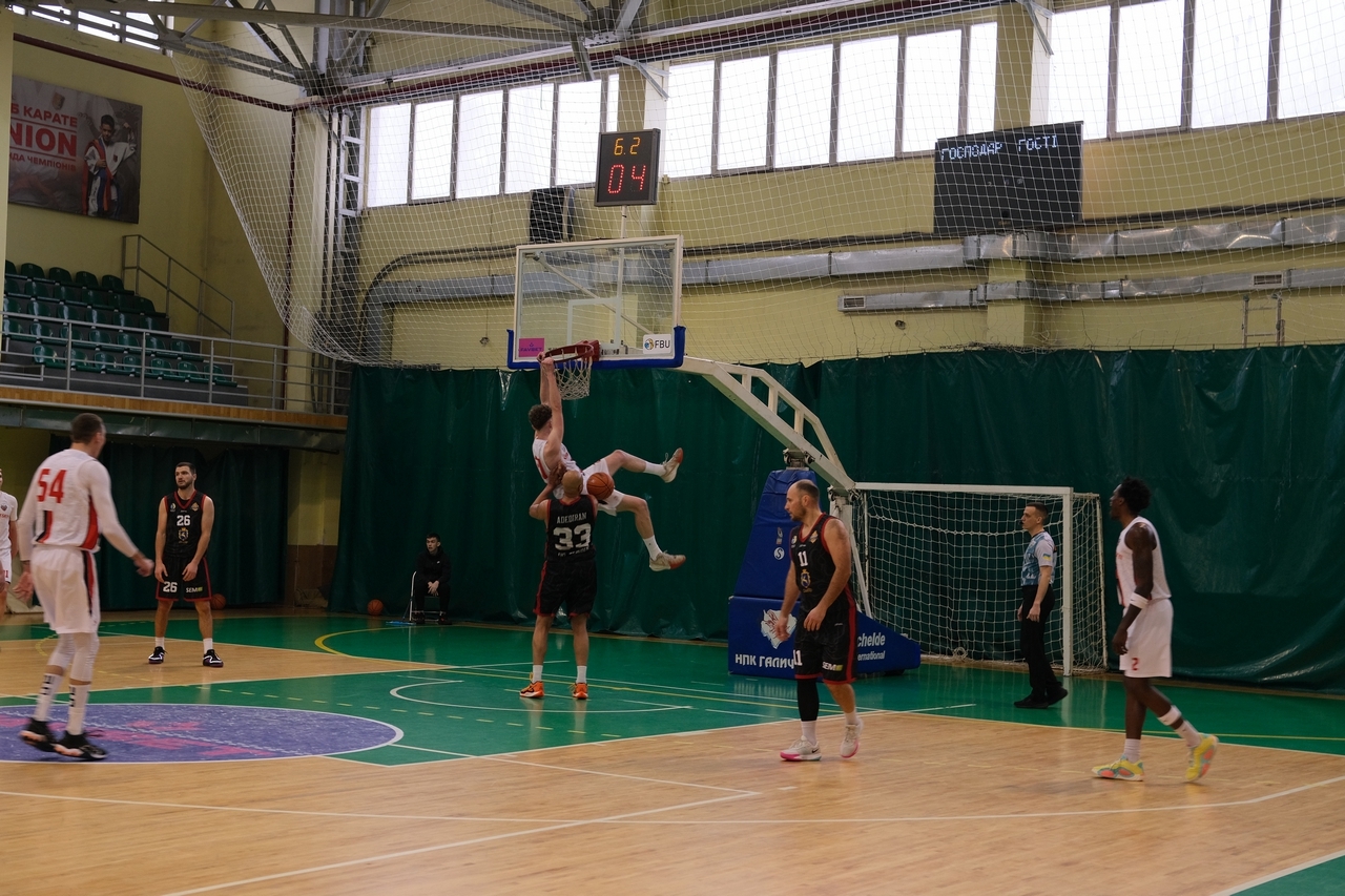 Хмельницький вдруге у Львові обіграв Самбір: фотогалерея