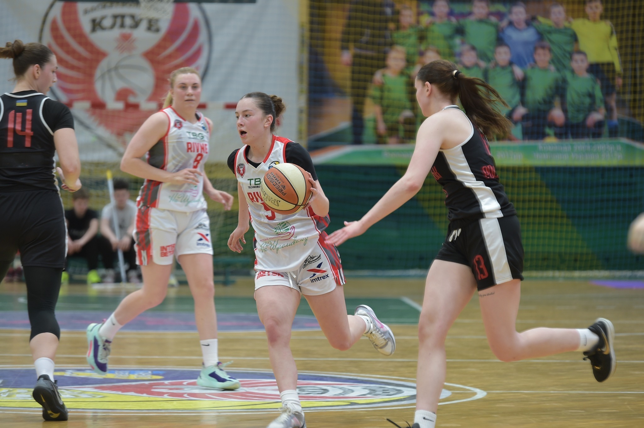 Жіноча Вища ліга: відеотрансляція матчів 8 березня