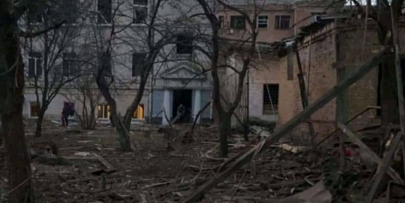 Російські загарбники зруйнували родинний будинок Олександра Волкова