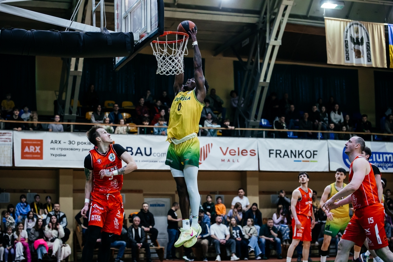 Рівне обіграло Говерлу, перемоги Дніпра, Київ-Баскета та Соколів: хайлайти перших матчів плейоф Суперліги GGBET