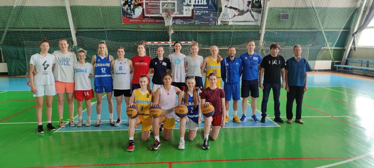В Івано-Франківську проходить збір команд U-17 та U-18 серед дівчат по баскетболу 3х3