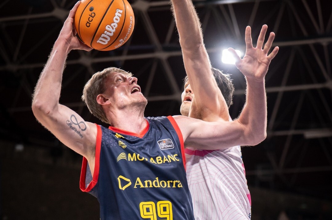 Українці за кордоном: Пустовий допоміг Андоррі виграти в Іспанії, Санон набрав 13 очок в Польщі