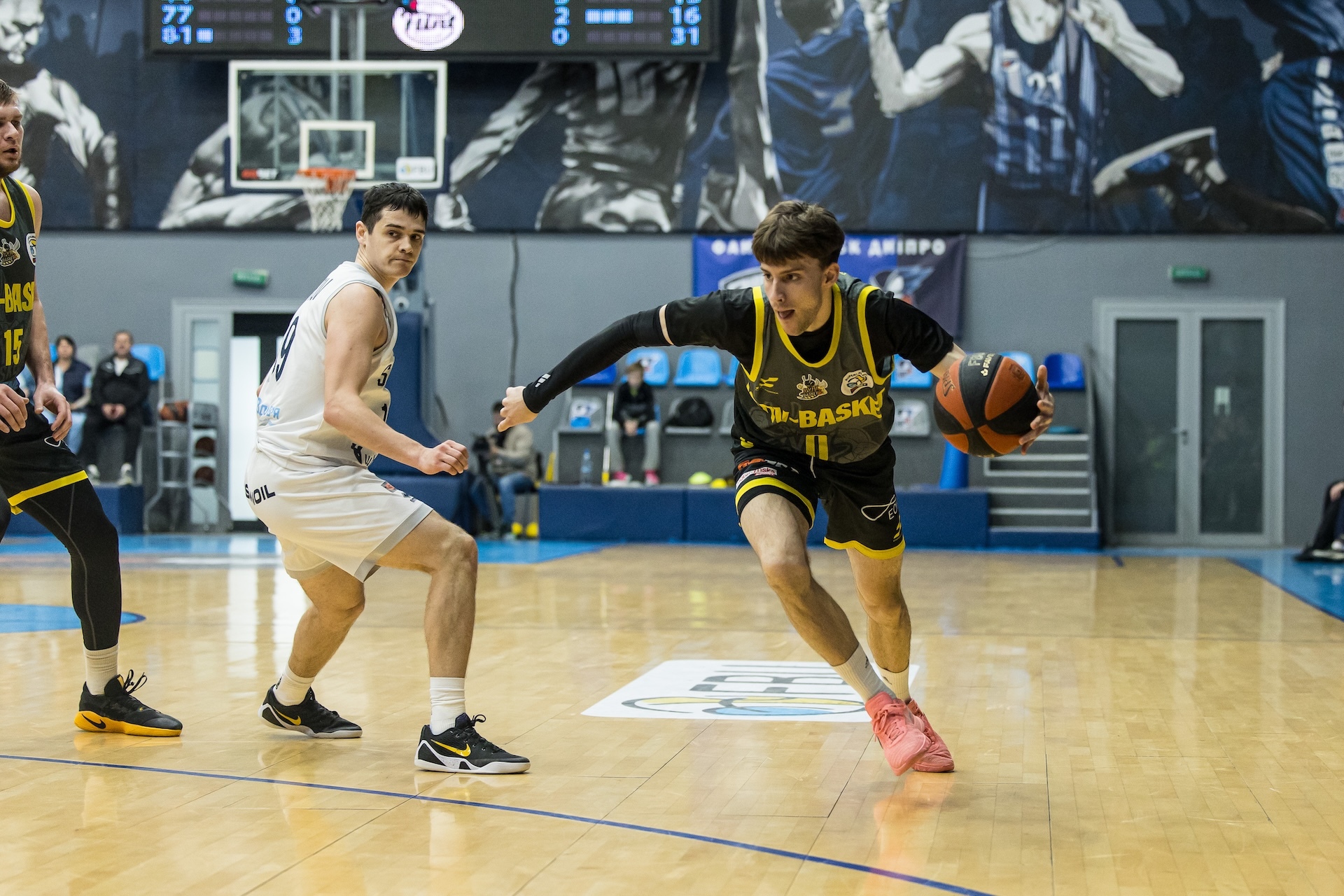 Битва Соколів та Київ-Баскета в першому матчі півфіналу: фотогалерея