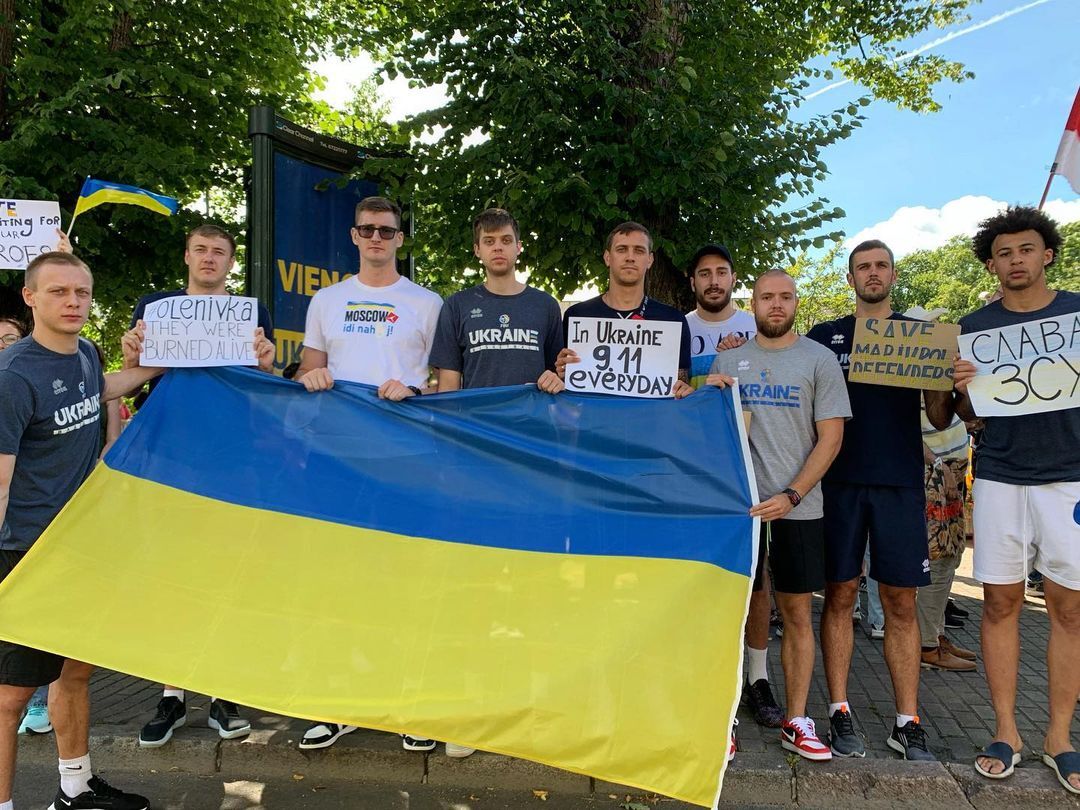 Гравці національної збірної взяли участь у акції підтримки героїв Азовсталі