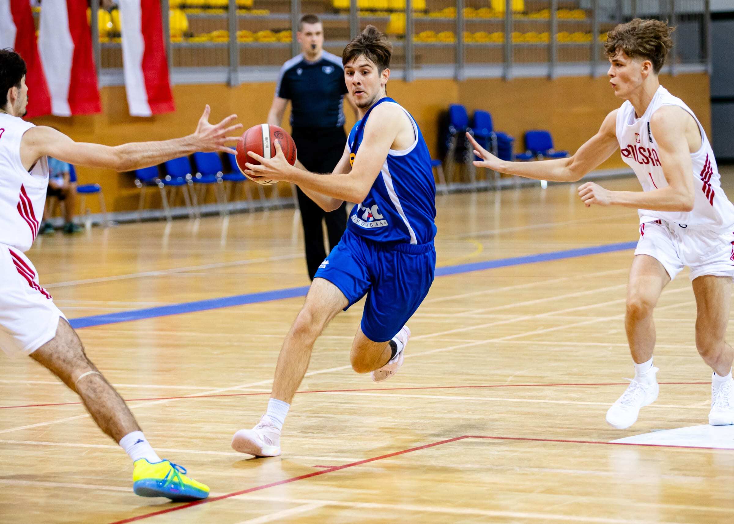 Збірна України U-18 на останніх секундах поступилась Польщі 