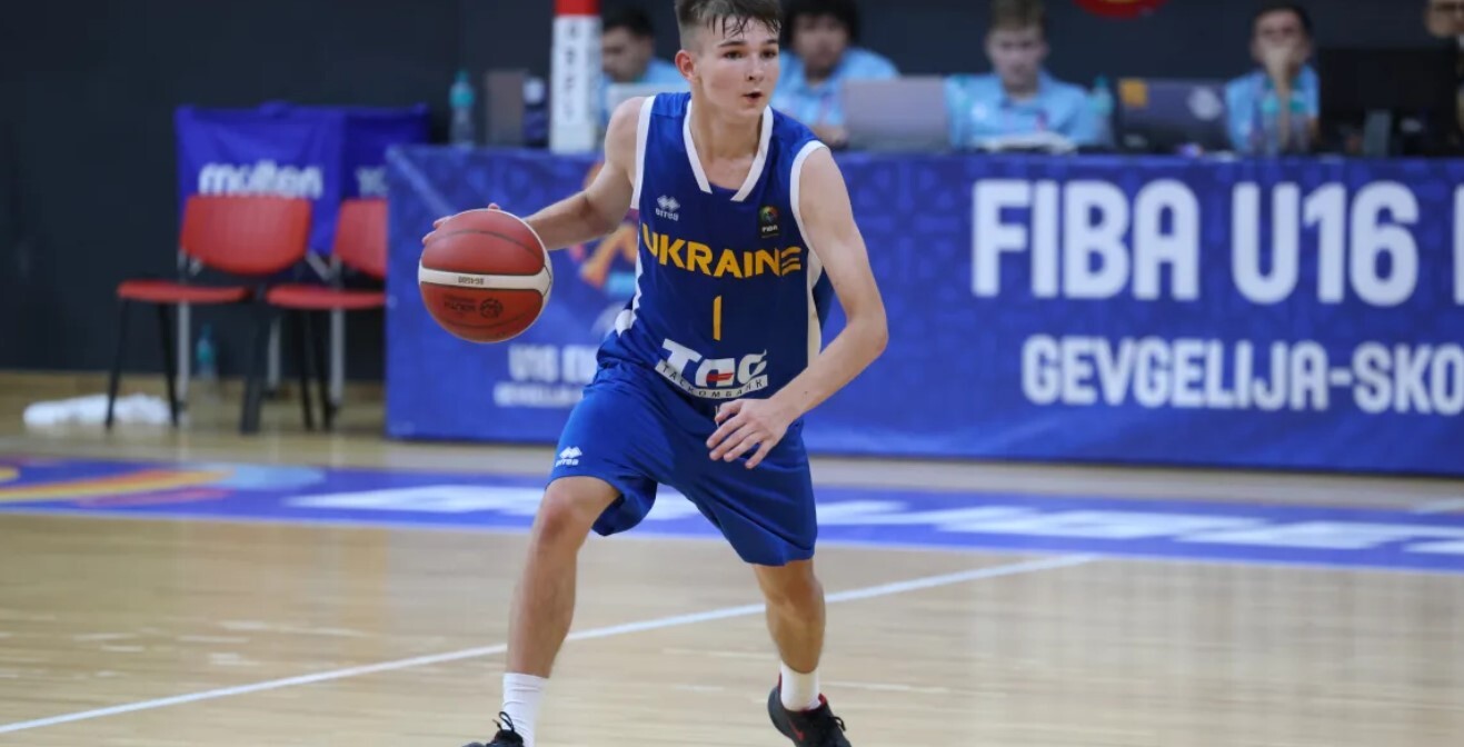 Ukraine U-16 youth basketball team prepares for match against Switzerland