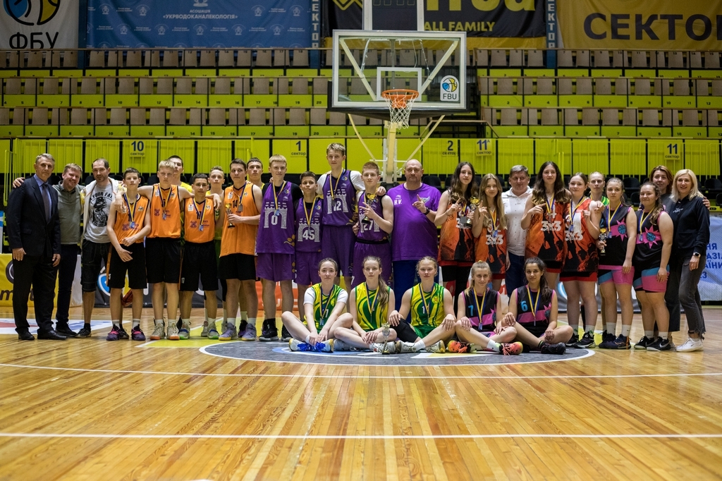 Всеукраїнська Гімназіада з баскетболу 3х3: фотогалерея фінального матчу та церемонії нагородження