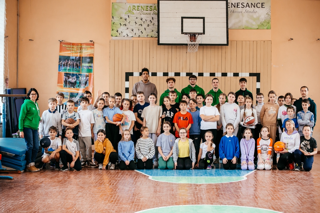 Гравці Прикарпаття-Говерли-КФВ провели майстер-клас в гімназії Івано-Франківська