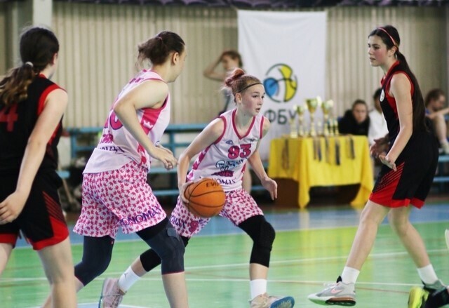 ВЮБЛ серед дівчат 2009 року: визначилась четвірка команд, які продовжать боротьбу за медалі