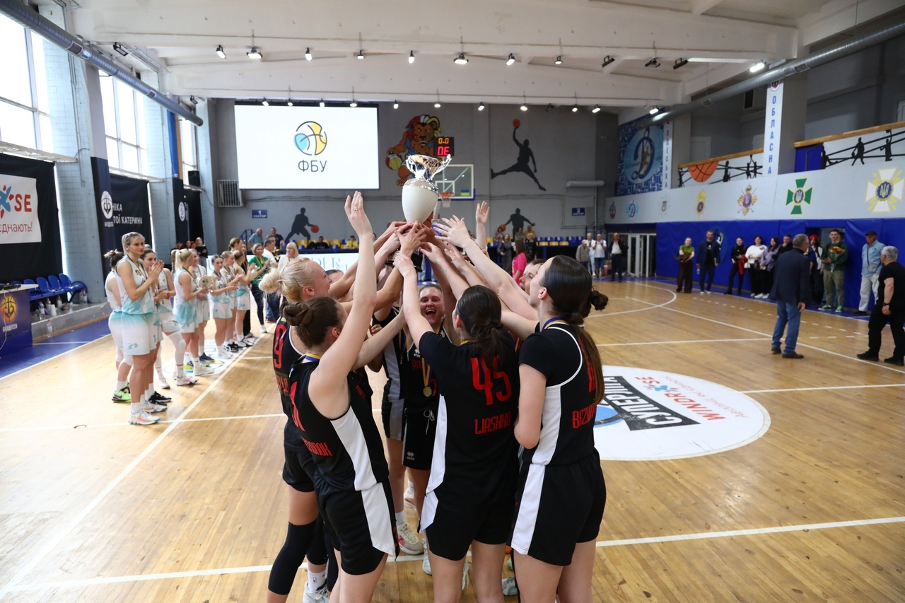 Франківськ-Прикарпаття — чемпіон жіночої Суперліги: фотогалерея фінального матчу та церемонії нагородження