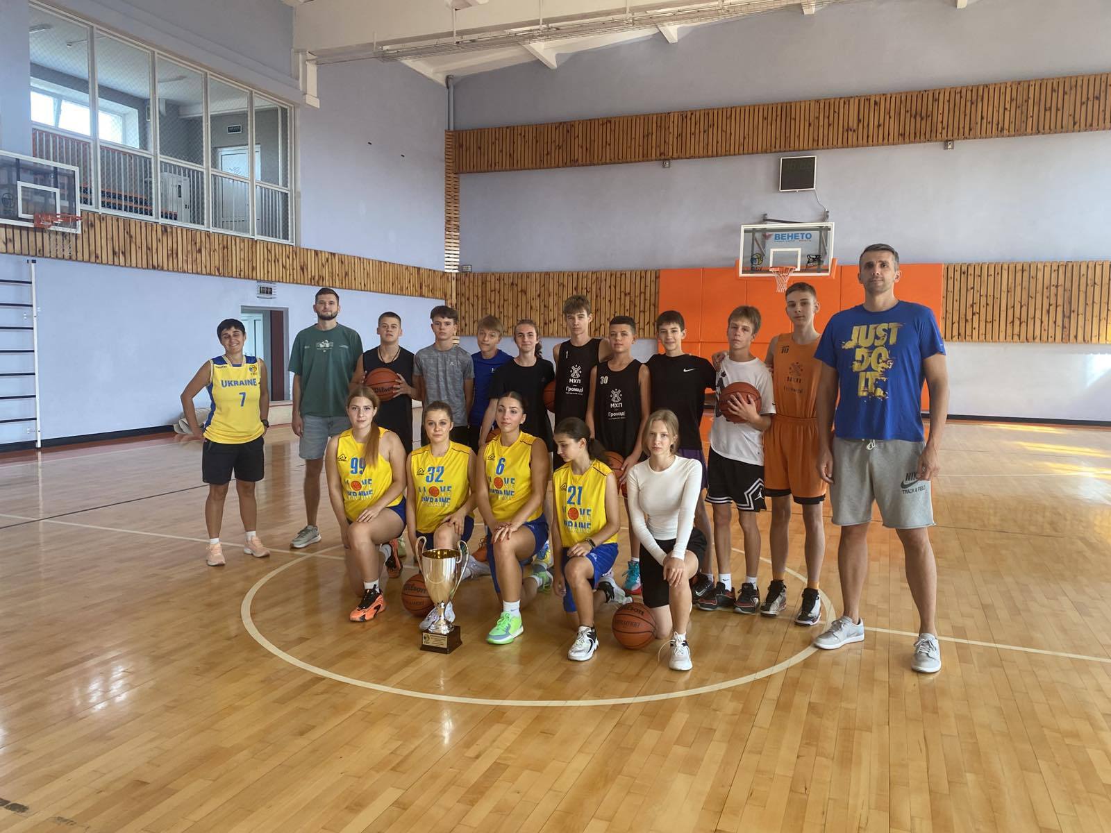 Агафонов та Марченко провели спортивний урок для учнів черкаської школи
