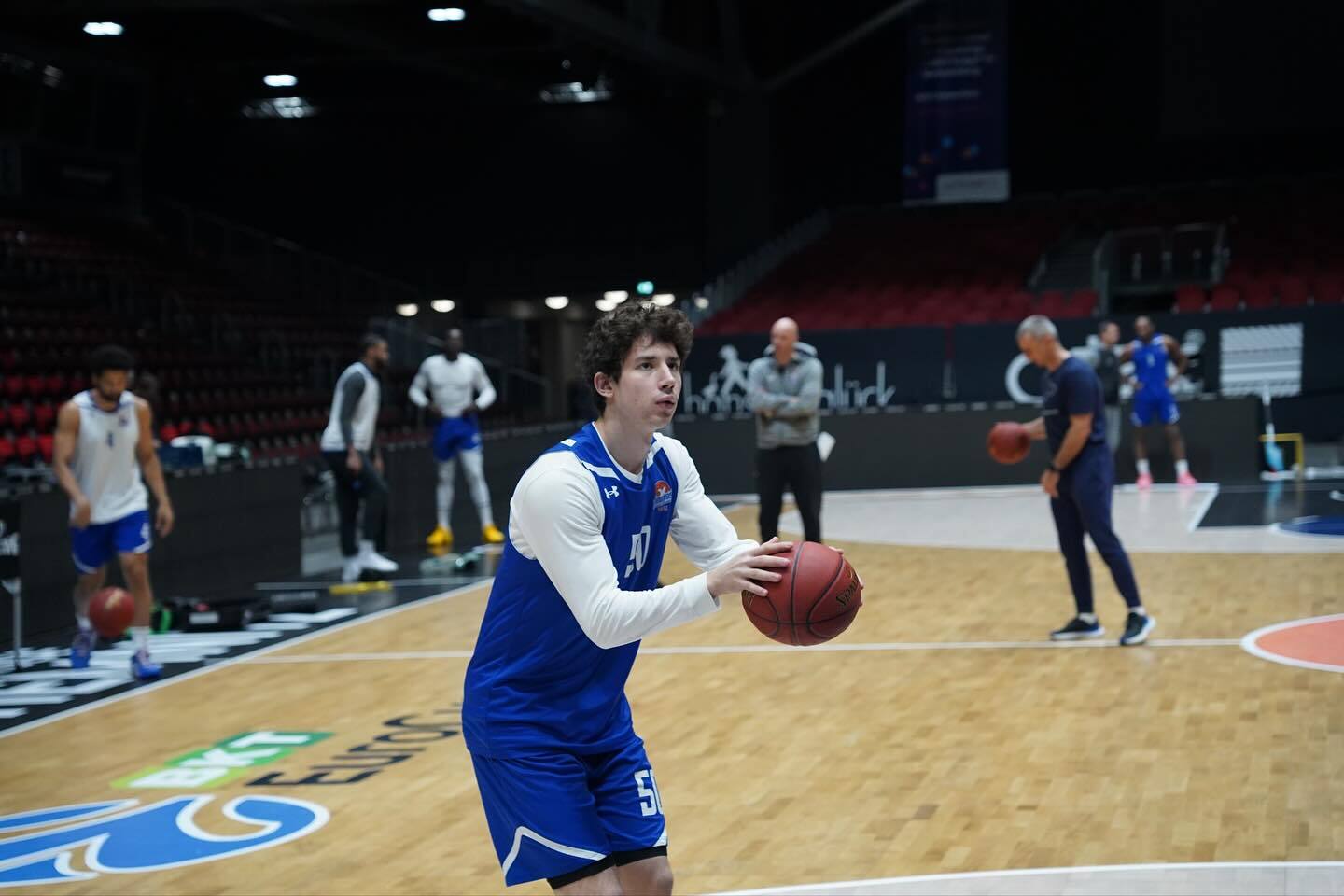 Українці за кордоном: Ковляр зіграв 22 хвилини у Єврокубку, у Новицького 12 очок в Лізі чемпіонів