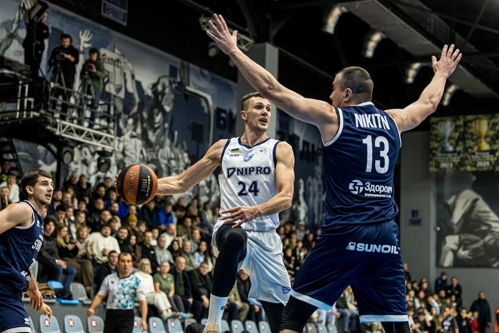 Дніпро вдома переміг Харківських Соколів у центральному матчі туру