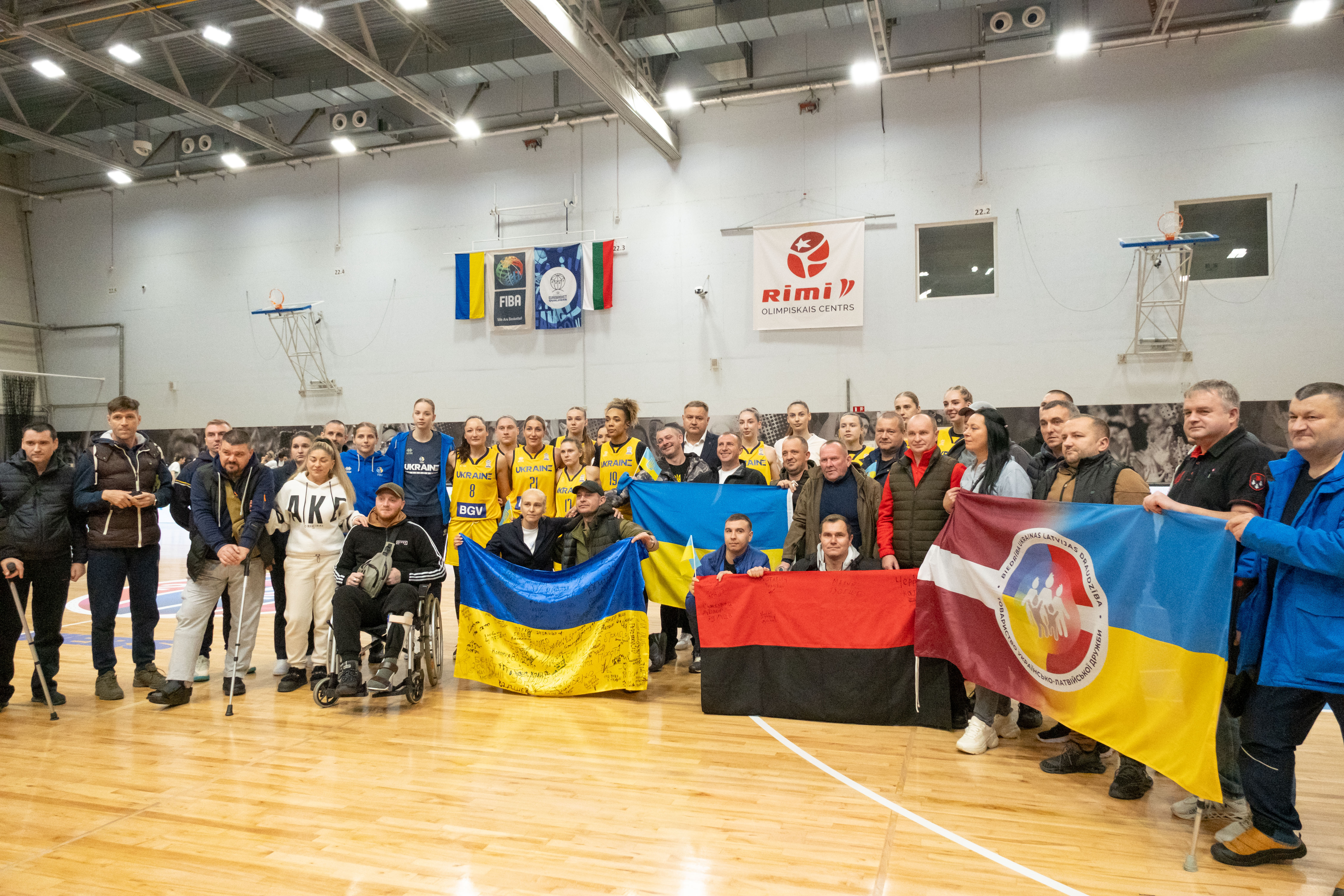 Українські військові підтримали жіночу збірну в матчі проти Болгарії
