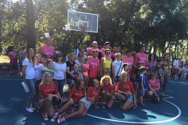 Станіслав Медведенко реконструював баскетбольний майданчик у Києві