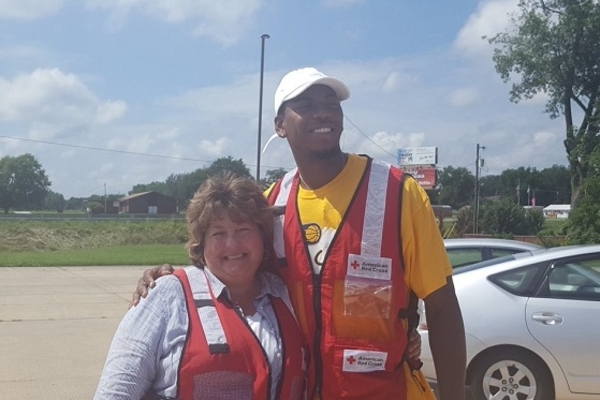 Гленн Робінсон допоміг жертвам торнадо в місті Кокомо